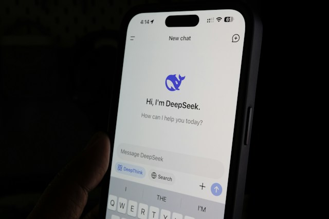 Οι ΗΠΑ διώχνουν τη DeepSeek από όλες τις μη στρατιωτικές ομοσπονδιακές υπηρεσίες